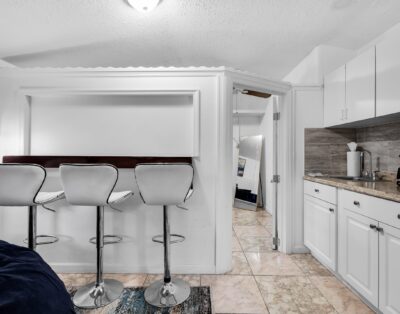 Lovely 1 Bedroom Apartment